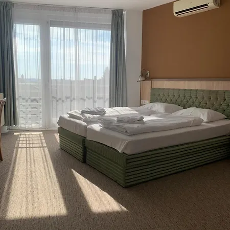 Hotel Varfal Panzio Es Wellness
