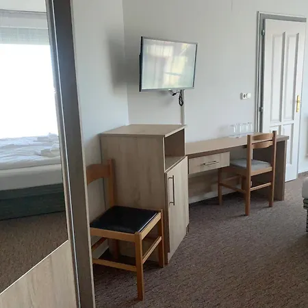Hotel Varfal Panzio Es Wellness Pětikostelí