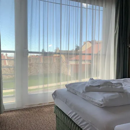 Varfal Panzio Es Wellness Hotel