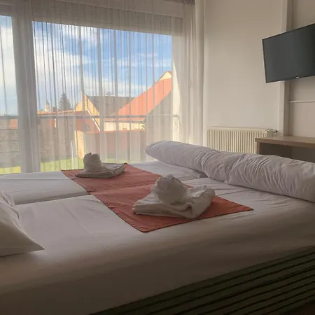Varfal Panzio Es Wellness 3* Pětikostelí