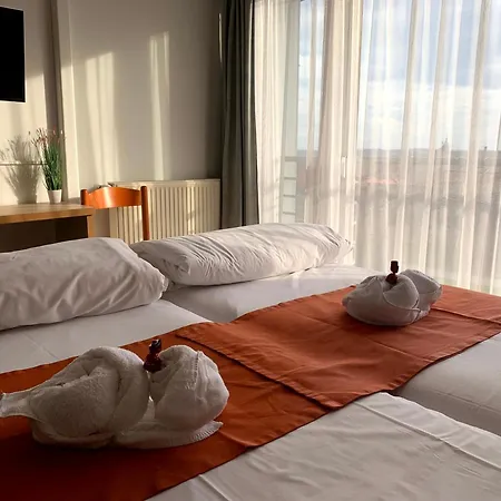 מלון Varfal Panzio Es Wellness 3*