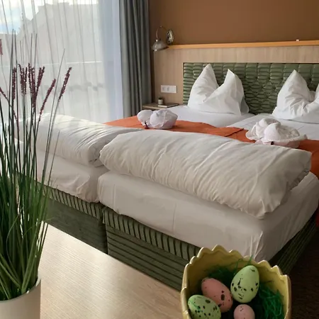 Varfal Panzio Es Wellness מלון פץ'