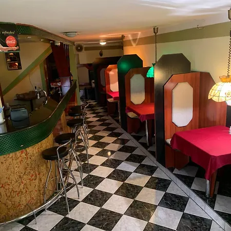 Varfal Panzio Es Wellness 3* Pětikostelí